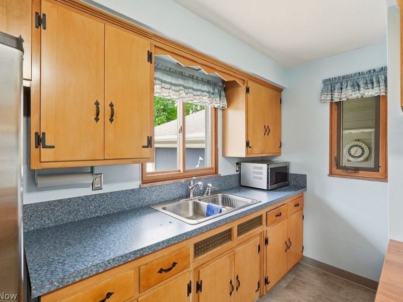 6524 Charles Road, North Olmsted, OH 44070 Photo 14