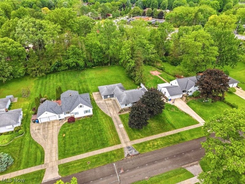 6524 Charles Road, North Olmsted, OH 44070 Photo 2