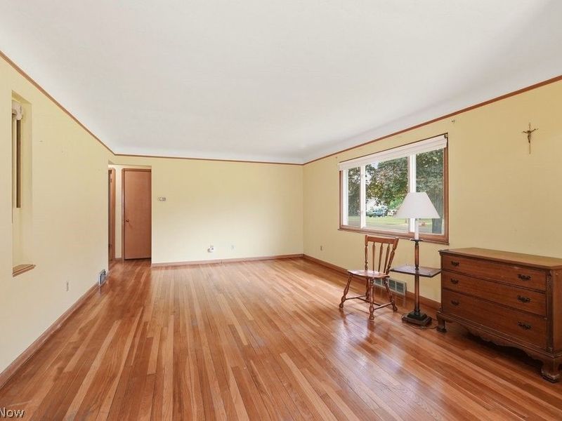 6524 Charles Road, North Olmsted, OH 44070 Photo 9