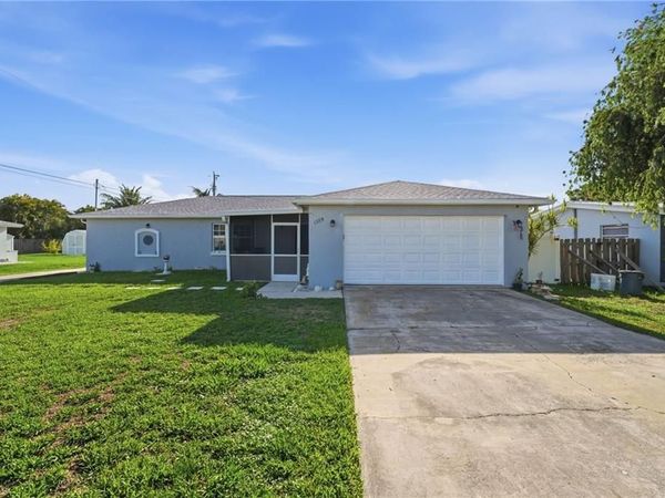 1385 Pine AVE , NORTH FORT MYERS, FL 33917