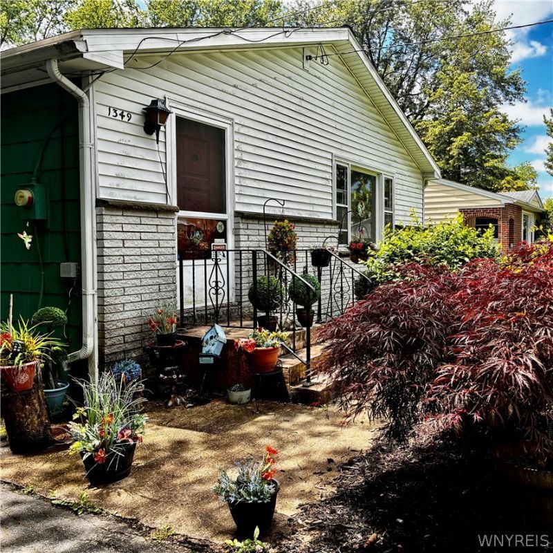 1349 Sisson Drive, North Tonawanda, NY 14120 Main Photo