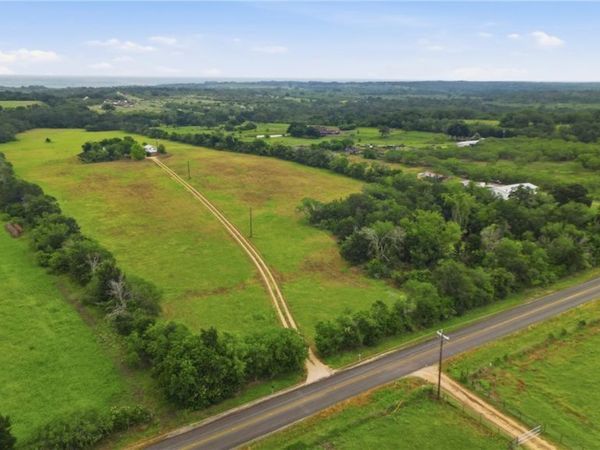 11615 Kingsbury Road , Kingsbury, TX 78638