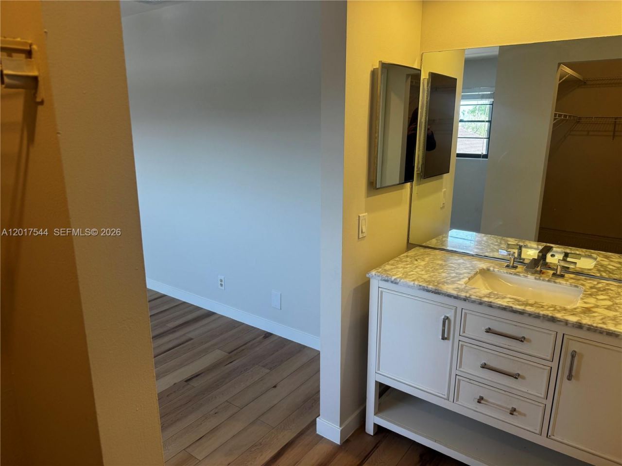 6532 NW 170th Ter, Hialeah, FL 33015 Photo