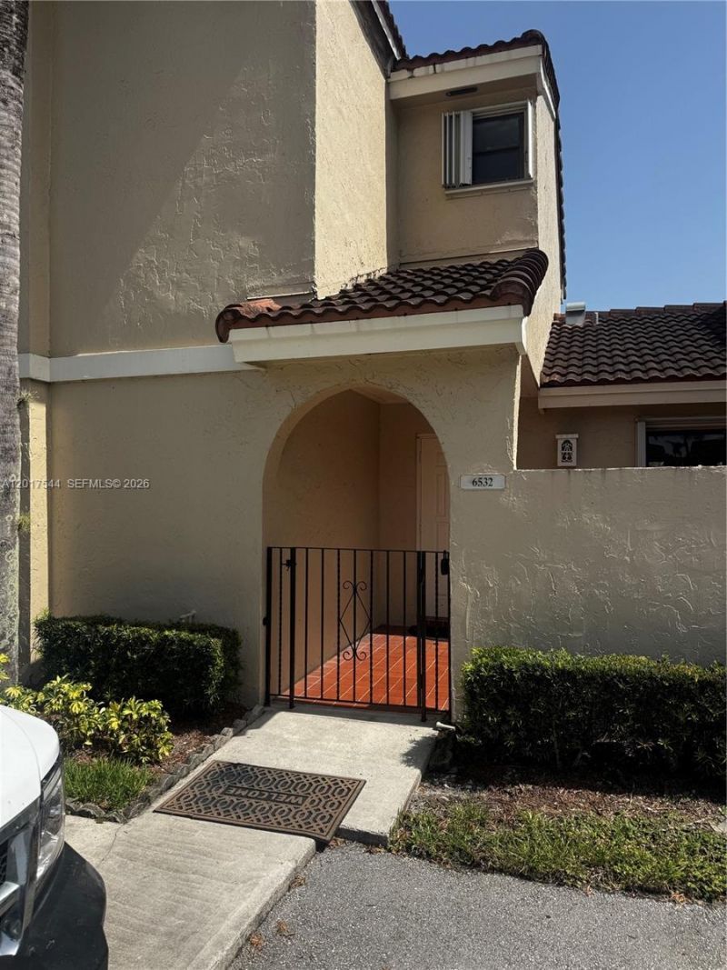 6532 NW 170th Ter, Hialeah, FL 33015 Photo
