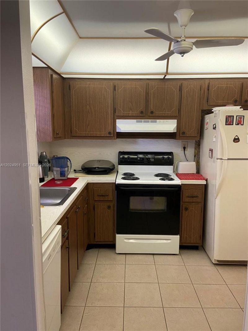 9581 Sunrise Lakes Blvd , Unit 202, Sunrise, FL 33322 Photo