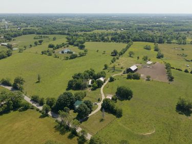 6300 McCowans Ferry Road, Versailles, KY 40383