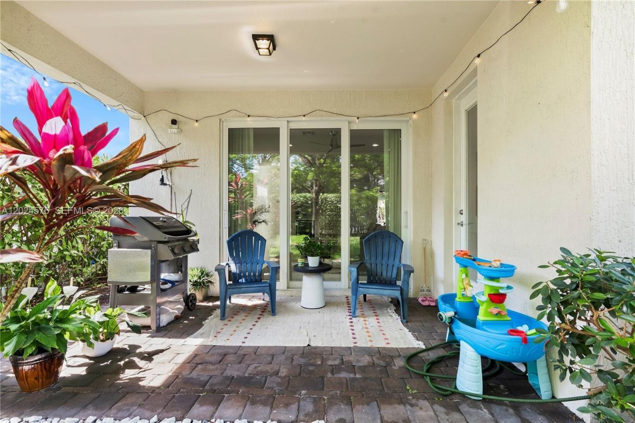 4325 Large Leaf Ln , Hollywood, FL 33021 Photo
