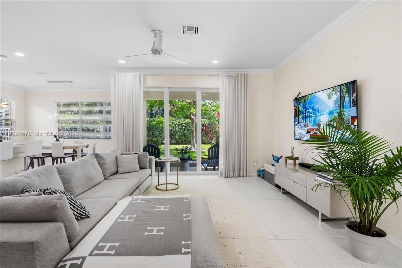 4325 Large Leaf Ln , Hollywood, FL 33021 Photo