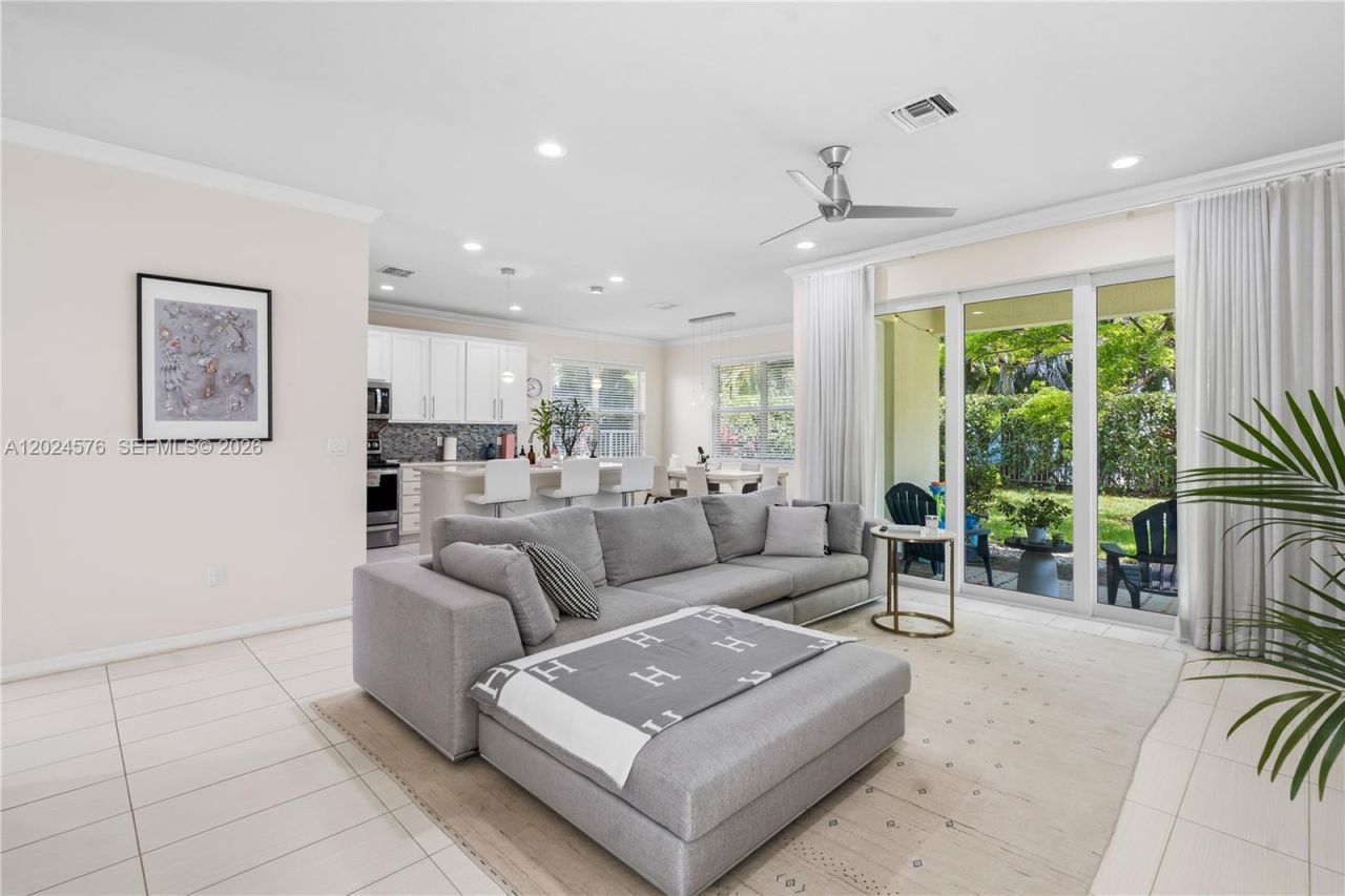 4325 Large Leaf Ln , Hollywood, FL 33021 Photo