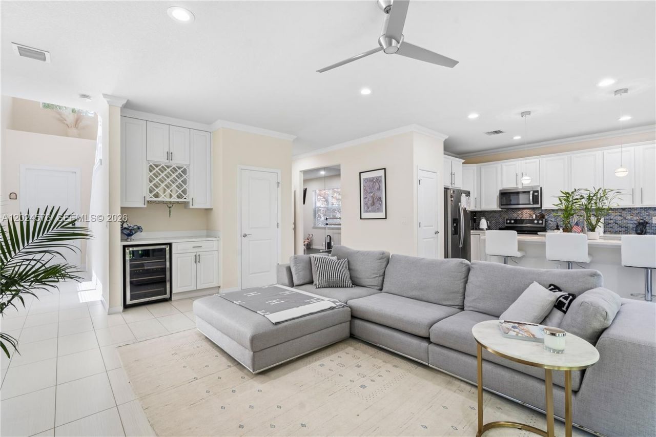 4325 Large Leaf Ln , Hollywood, FL 33021 Photo