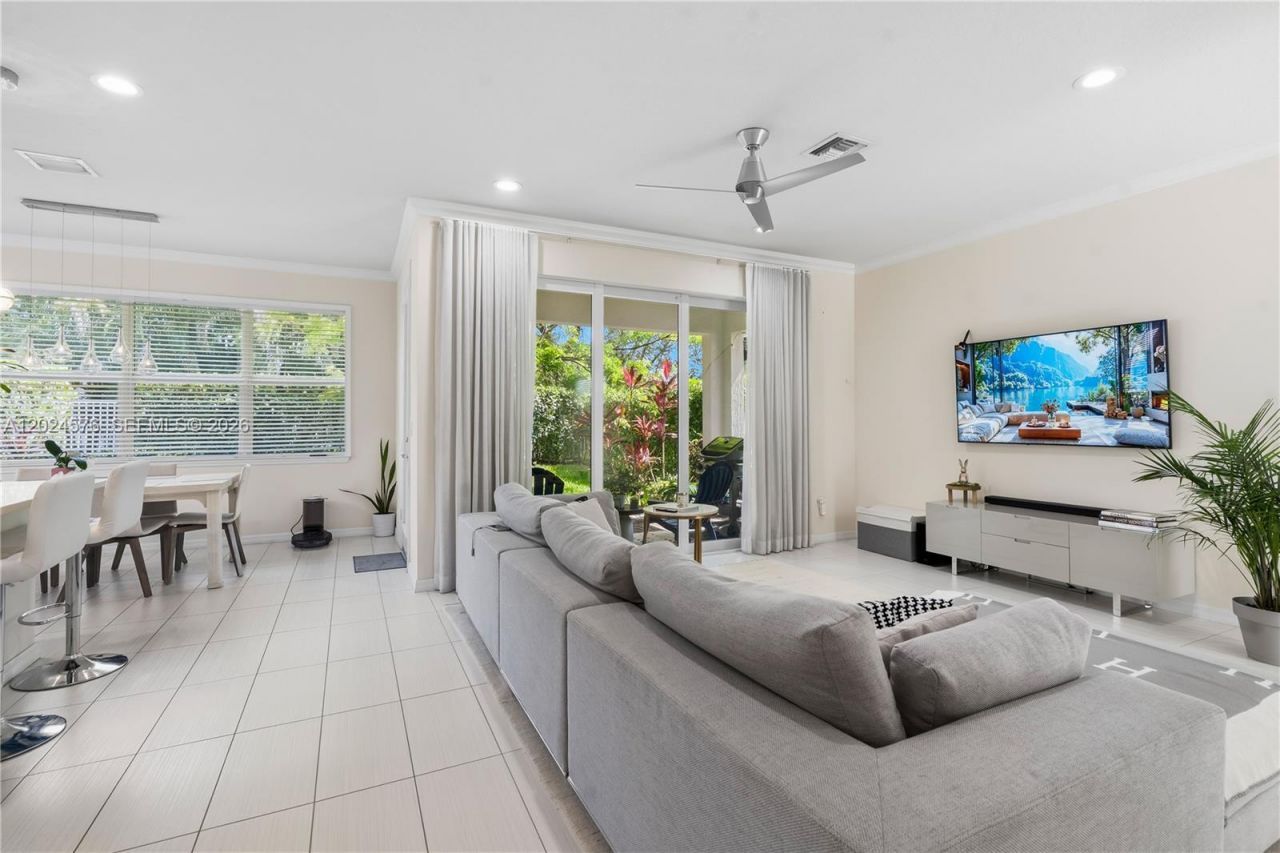 4325 Large Leaf Ln , Hollywood, FL 33021 Photo