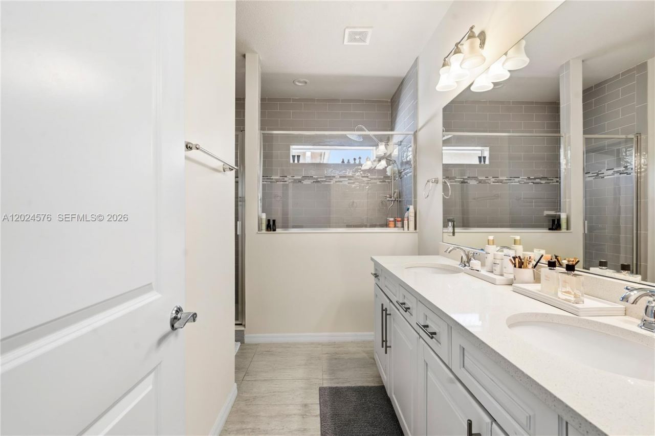 4325 Large Leaf Ln , Hollywood, FL 33021 Photo