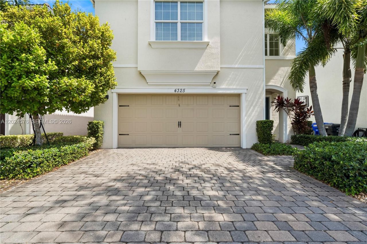 4325 Large Leaf Ln , Hollywood, FL 33021 Photo