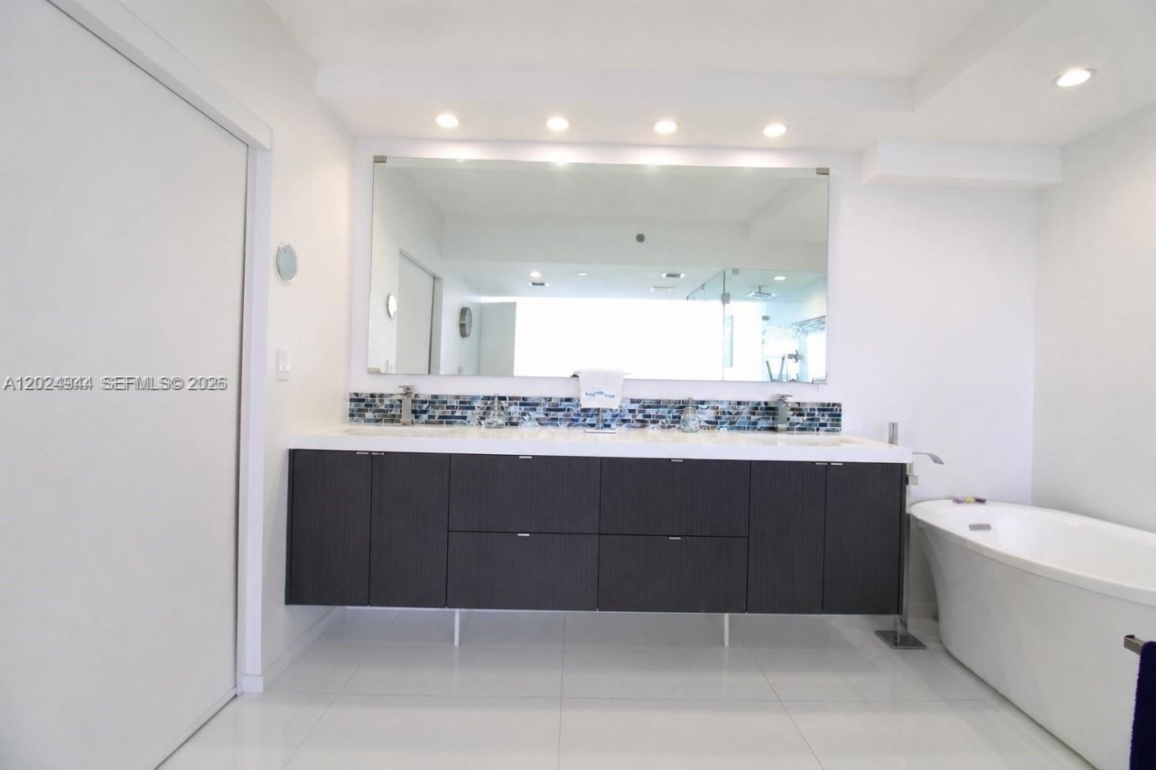 3600 Mystic Pointe Dr , Unit 1115, Aventura, FL 33180 Photo