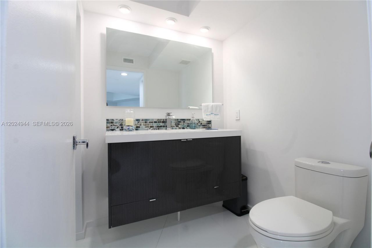 3600 Mystic Pointe Dr , Unit 1115, Aventura, FL 33180 Photo