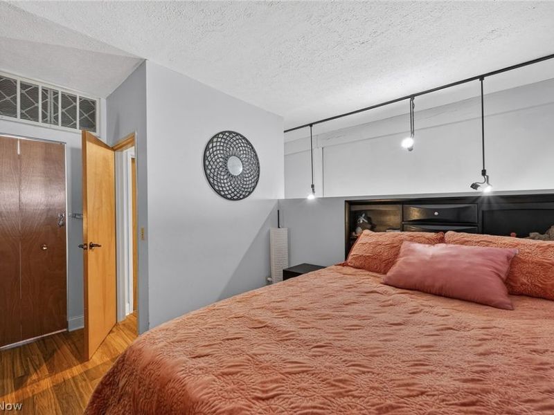 408 W Saint Clair Avenue, Unit 319, Cleveland, OH 44113 Photo 15