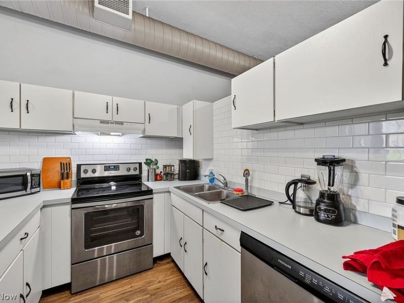 408 W Saint Clair Avenue, Unit 319, Cleveland, OH 44113 Photo 9