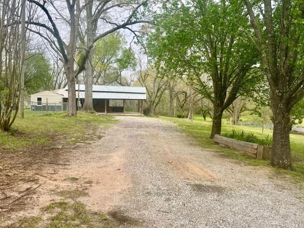 17 B Street, Bay Springs, MS 39422