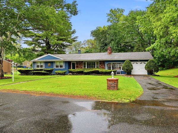87 Squire Ln, Springfield, MA 01118