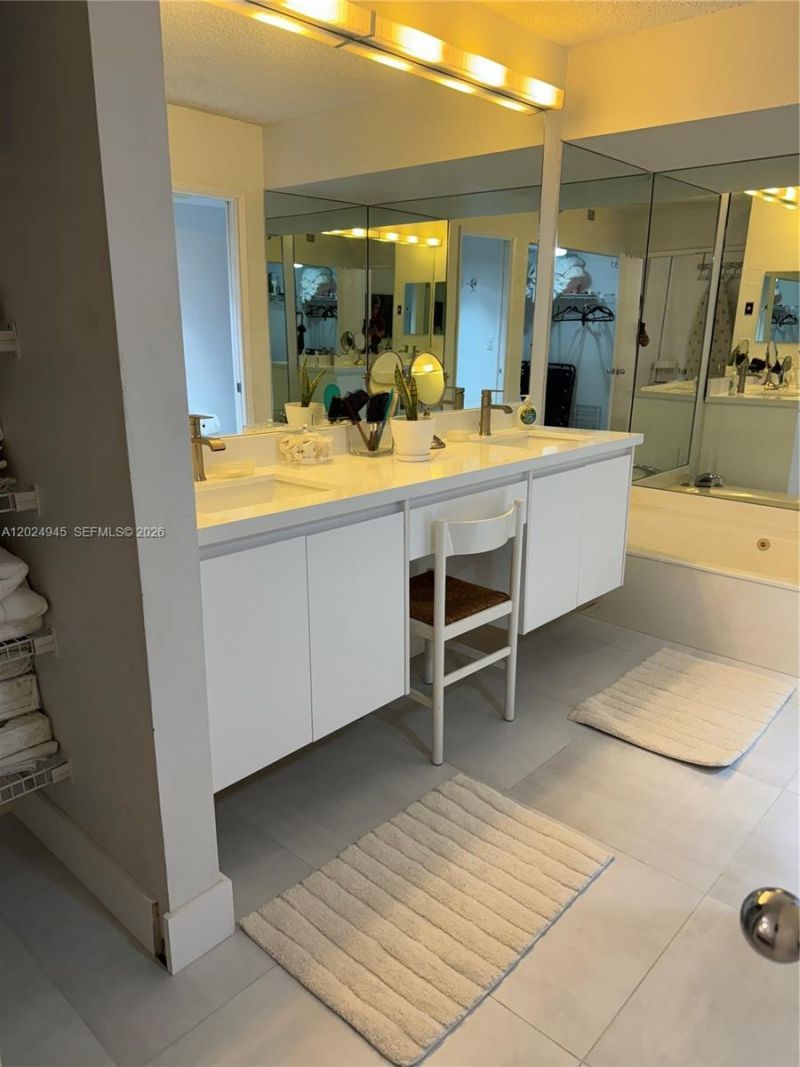 3600 Mystic Pointe Dr , Unit 208, Aventura, FL 33180 Photo