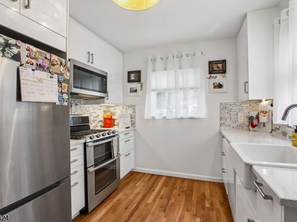 1585 Barton Rd, Union, NJ 07083