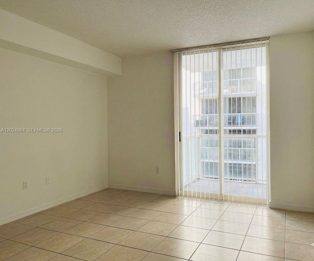 5085 NW 7th St , Unit 909, Miami, FL 33126 Photo