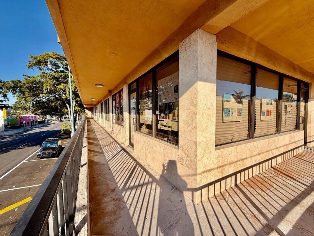 1101 SW 8th St , Unit 203, Miami, FL 33130 Photo