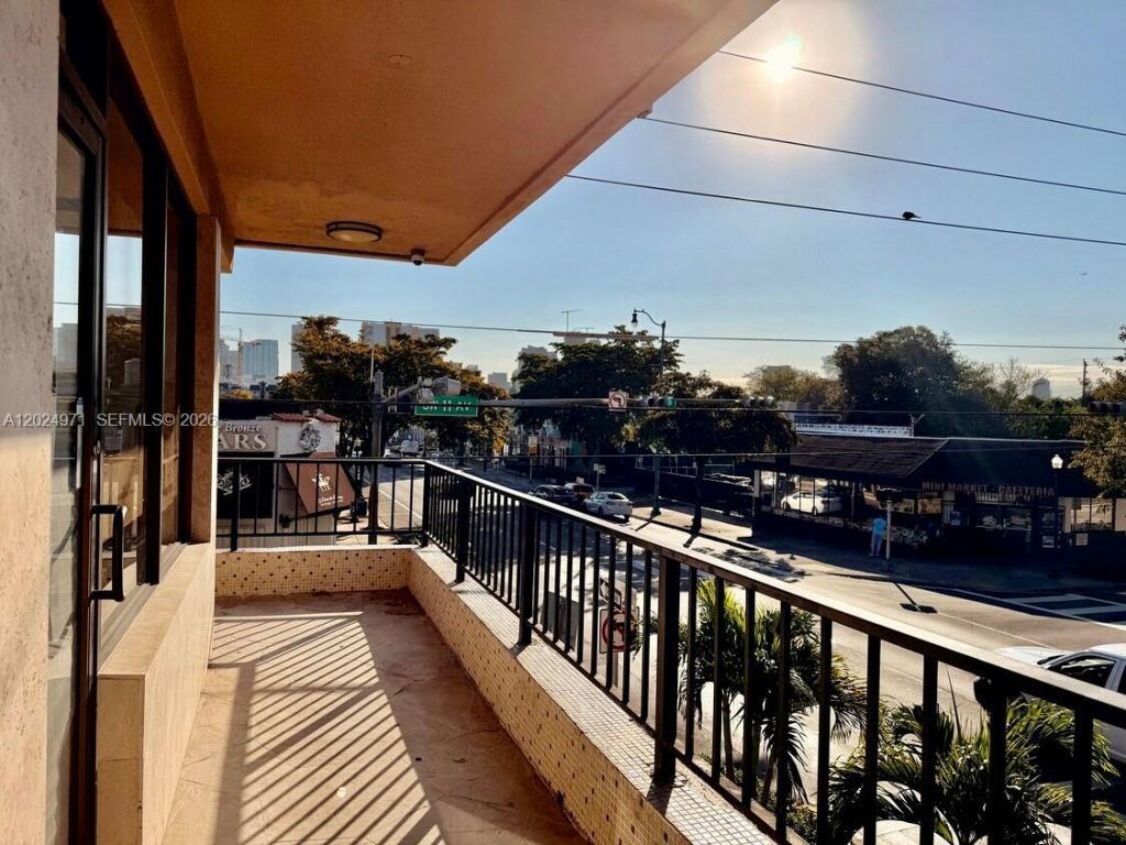 1101 SW 8th St , Unit 203, Miami, FL 33130 Photo