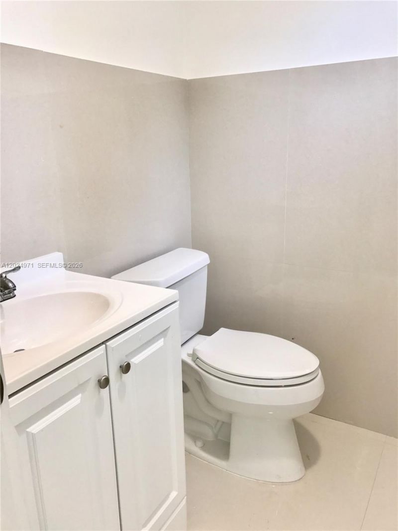 1101 SW 8th St , Unit 203, Miami, FL 33130 Photo