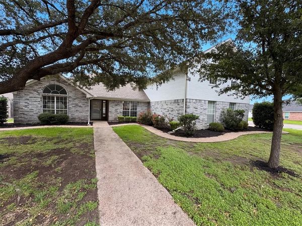 1226 Oakmanor Circle, Hewitt, TX 76643