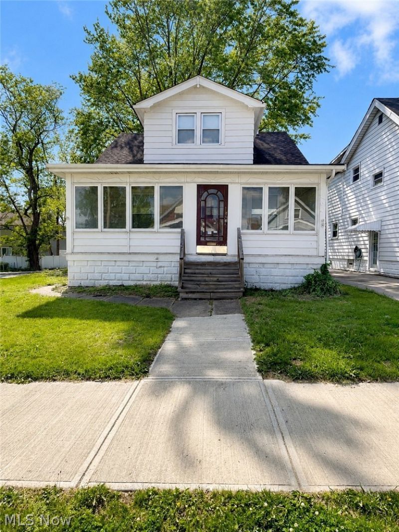 4006 E 41st Street, Newburgh Heights, OH 44105