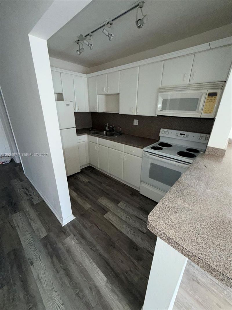 1470 NE 125th Ter , Unit 605, North Miami, FL 33161 Photo