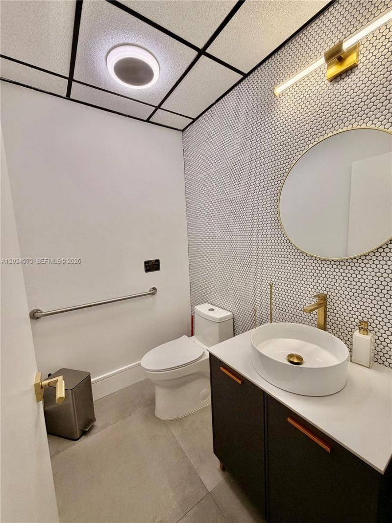 3080 SW 8th St , Miami, FL 33135 Photo