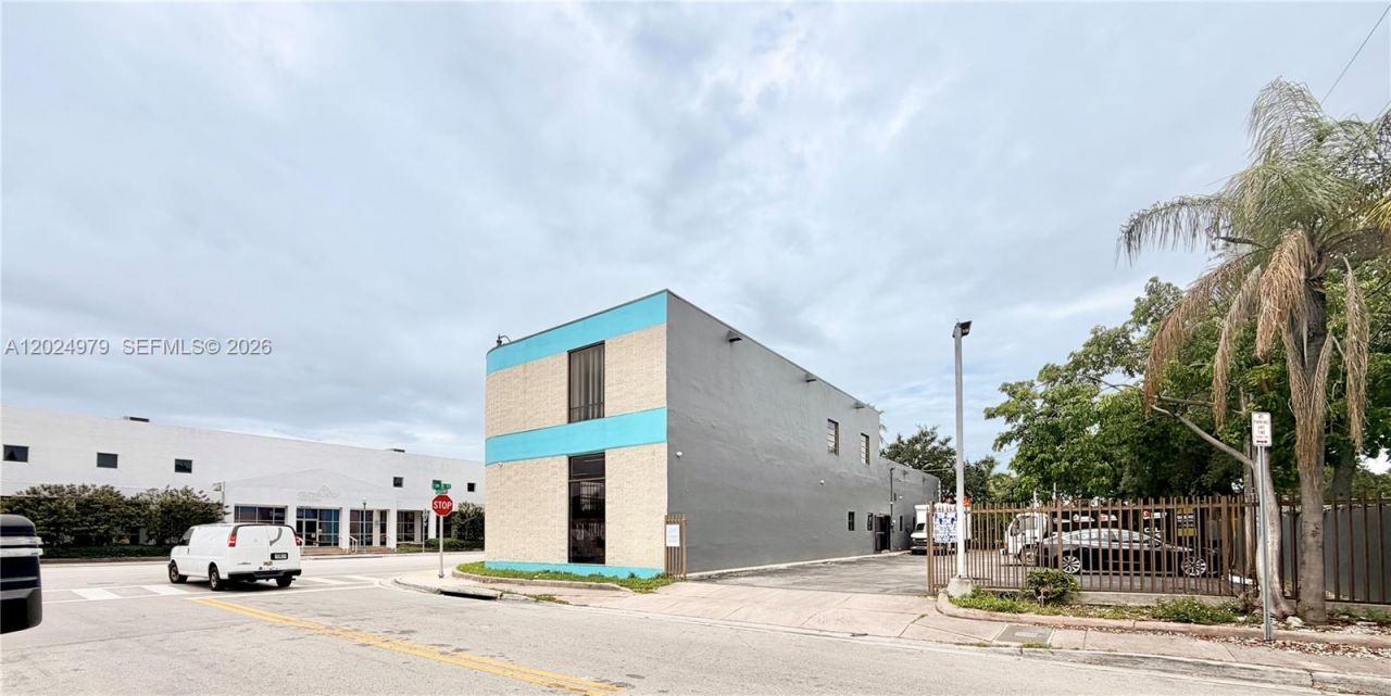 3080 SW 8th St , Miami, FL 33135 Photo