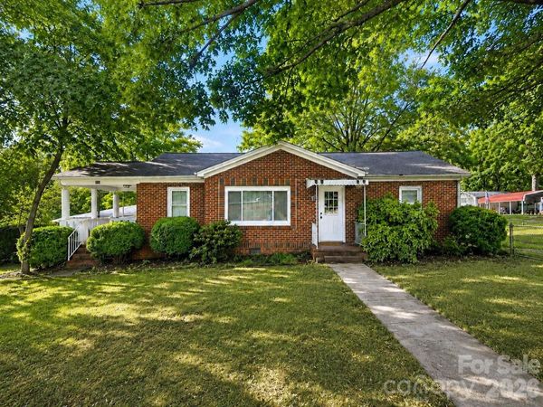 330 W 27th Street , Newton, NC 28625