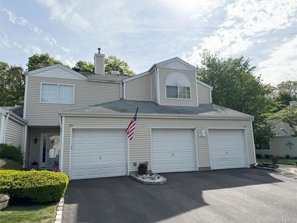 252 Barn Swallow Court, Manorville, NY 11949