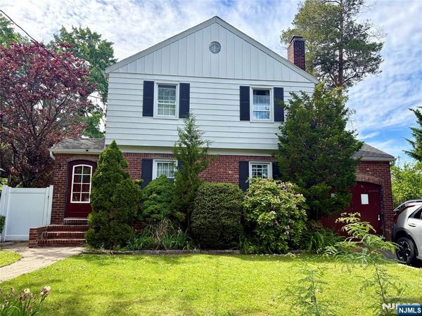 33 Harvey Avenue, ROCHELLE PARK, NJ 07662
