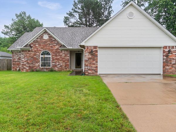 300 Jennifer Ln. , Searcy, AR 72143