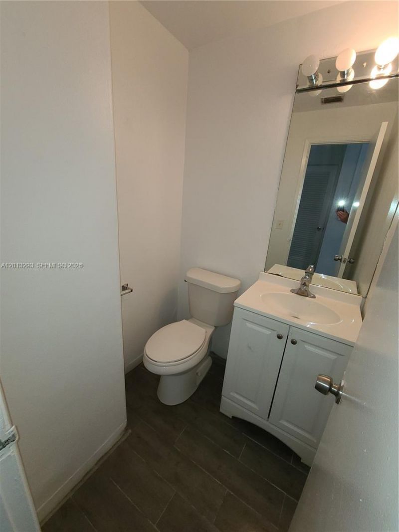 2406 E Oakland Park Blvd , Fort Lauderdale, FL 33306 Photo