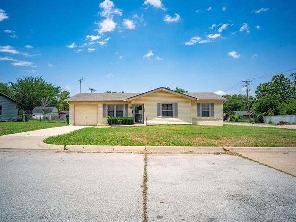 5245 Ira Street N, Haltom City, TX 76117