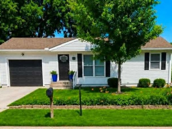 513 POWAHATAN Drive, Independence, MO 64056