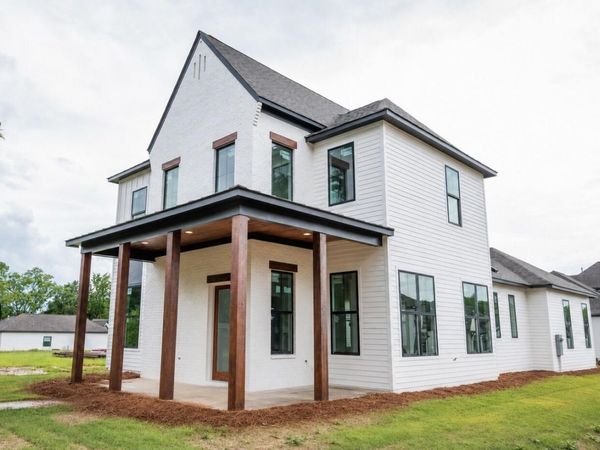 60 Sweetwater, Starkville, MS 39759