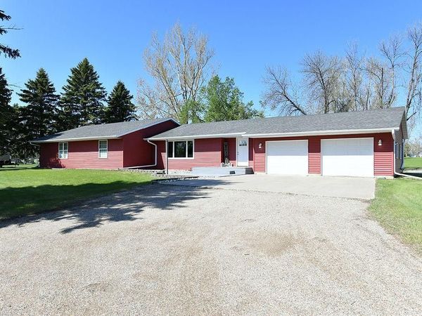 347 4th Avenue W, Hunter, ND 58048