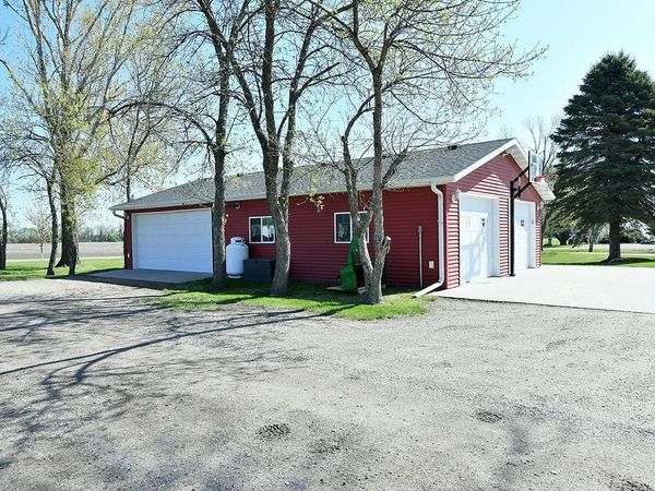 347 4th Avenue W, Hunter, ND 58048