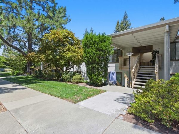 1400 Ptarmigan Dr, Unit 5, Walnut Creek, CA 94595