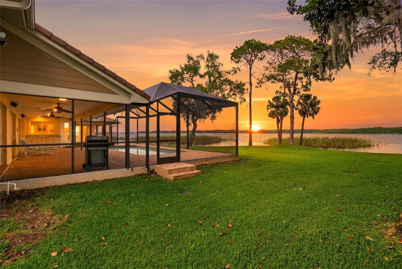 3493 Shoreline Circle, Palm Harbor, FL 34684 Photo