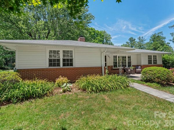 107 Appledore Avenue, Hendersonville, NC 28739