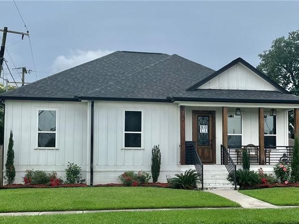 424 CHINCHILLA Drive , Arabi, LA 70032