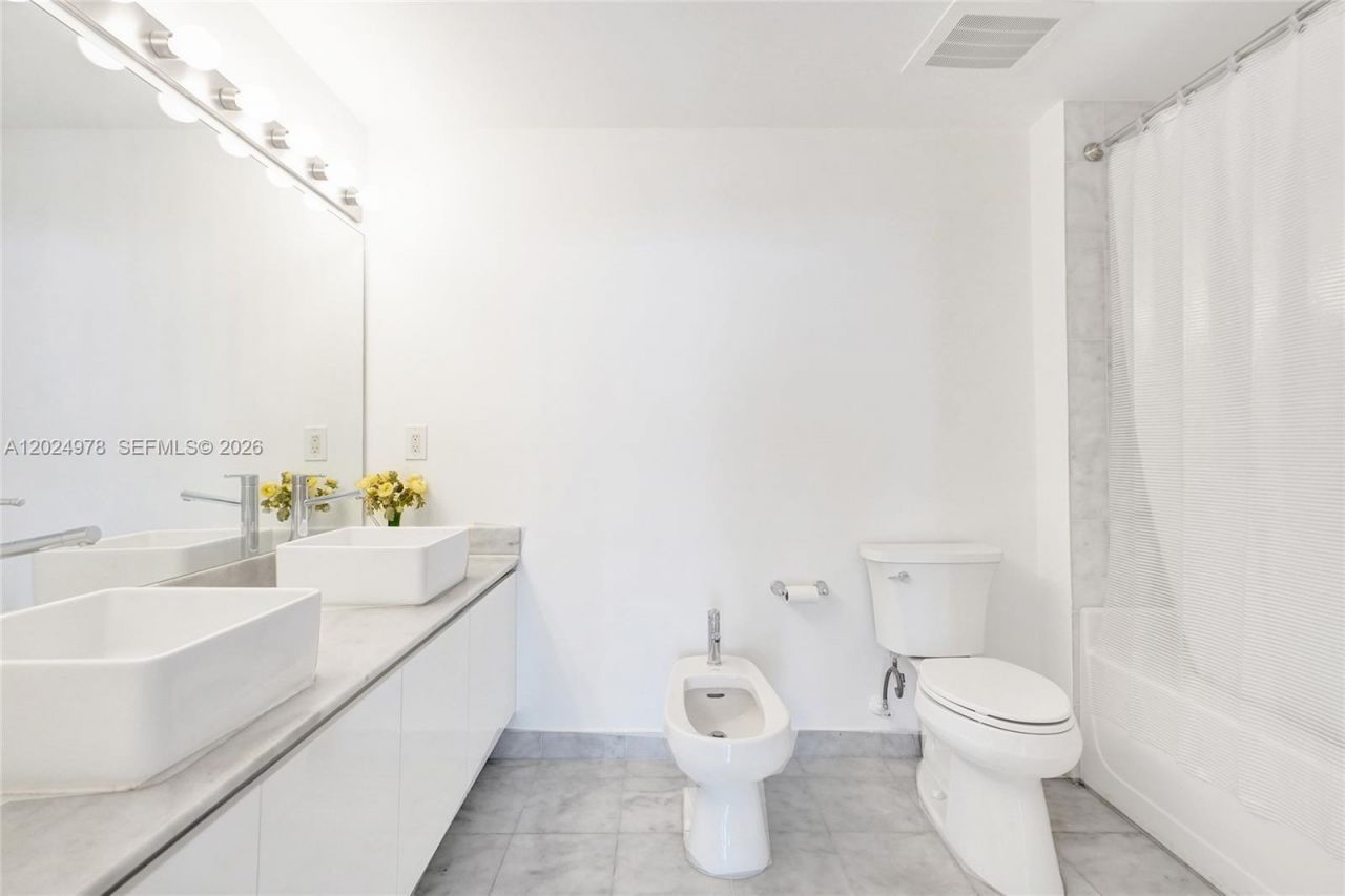 601 NE 36th St, Unit 1508, Miami, FL 33137 Photo