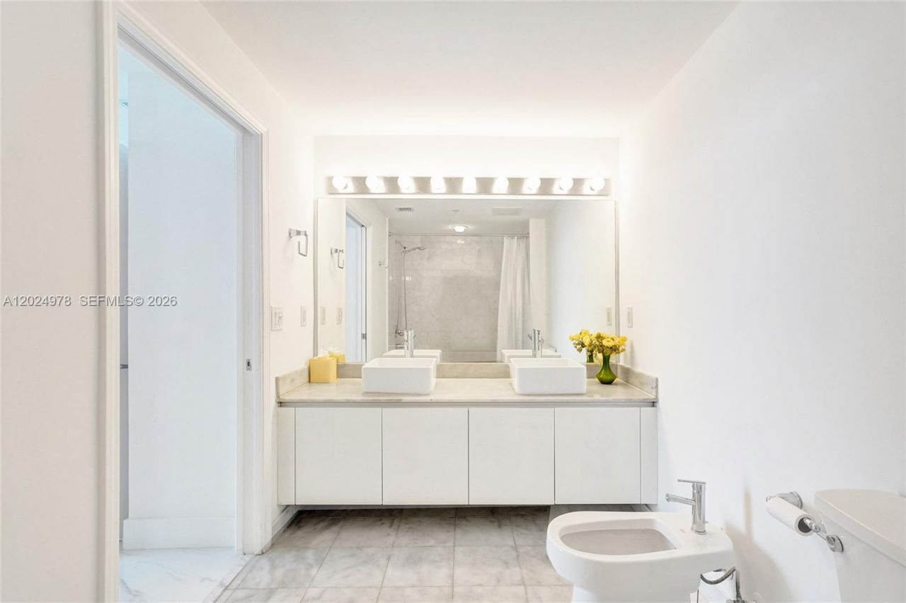 601 NE 36th St, Unit 1508, Miami, FL 33137 Photo